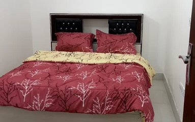 ویلا در شهر کاشان (چهارراه خبرنگار ) واقع شده است.
دسترسی به (چهارراه خبرنگار) از خیابان بعثت امکان پذیر است.
اقامتگاه در محیطی آرام ویلایی و بومی واقع است.
بافت محله ویلا شهری و مسیر دسترسی به اقامتگاه آسفالت می باشد.