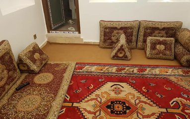 ویلا در شهر یزد واقع شده است.
اقامتگاه در محیطی آرام ویلایی و بومی واقع است.
وضعیت آنتن دهی همراه اول، ایرانسل و رایتل عالی می باشد.
ویلا دربست است.
بافت محله ویلا شهری و مسیر دسترسی به اقامتگاه آسفالت می باشد.