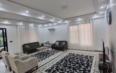 ویلا در شهر ماسال (روستای میانبر) واقع شده است.
دسترسی به روستای میانبر از ورودی شهر ماسال امکان پذیر است.
ویلا در محیطی آرام، روستایی و بومی واقع است.
ویلا دربست است.
وضعیت آنتن دهی همراه اول ضعیف و ایرانسل عالی می باشد.