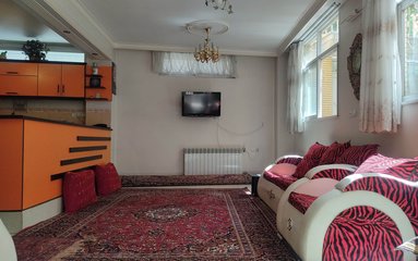 اقامتگاه در اصفهان واقع شده است.