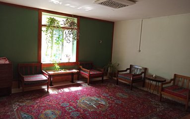 اقامتگاه دارای فضای بازی کودکان و نیمکت شش نفره می باشد.
برگزاری مراسم با هماهنگی میزبان می باشد.
هرگونه سر و صدا که باعث مزاحمت برای سایرین می شود مجاز نمی باشد.