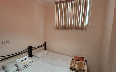این مسافرخانه در فضایی 750 متری در مشهد واقع شده است.
بافت محله شهری و مسیر دسترسی به اقامتگاه آسفالت می باشد.
وضعیت آنتن دهی ایرانسل، رایتل و همراه اول عالی می باشد.