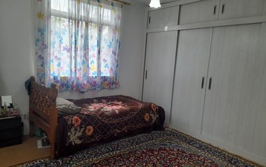 ویلا در شهر آستانه اشرفیه واقع شده است. اقامتگاه در محیطی آرام روستایی و بومی واقع است.
اقامتگاه دارای دوربین مداربسته در ورودی می باشد.
بافت محله ویلا روستایی و مسیر دسترسی به اقامتگاه آسفالت می باشد.