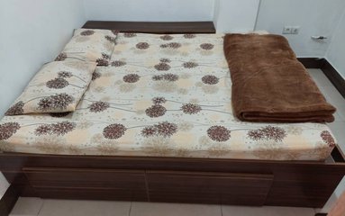 ویلا در شهر فریدون (جاده ساحلی) واقع شده است. اقامتگاه در محیطی آرام و غیر بومی واقع است.
بافت محله ویلا ساحلی و مسیر دسترسی به اقامتگاه آسفالت می باشد.
وضعیت آنتن دهی همراه اول، ایرانسل و رایتل متوسط می باشد.
