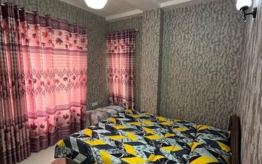 ویلا در شهر رامسر (هریس) واقع شده است. دسترسی به (هریس) از بوستان17 امکان پذیر است اقامتگاه در محیطی آرام ویلایی و غیر بومی واقع است.
اقامتگاه دارای دوربین مداربسته در روبروی پارکینگ می باشد.