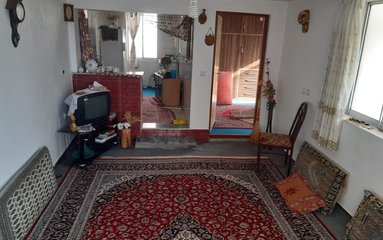 ویلا در شهر ساری واقع شده است.
اقامتگاه در محیطی آرام ویلایی و بومی واقع است.
ویلا دربست است.
بافت محله ویلا کوهستانی و مسیر دسترسی به اقامتگاه آسفالت می باشد.
وضعیت آنتن دهی همراه اول، ایرانسل و رایتل عالی می باشد.