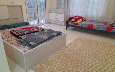 ویلا در شهر ماسال واقع شده است.
اقامتگاه در محیطی آرام ویلایی و بومی واقع است.
وضعیت آنتن دهی همراه اول ضعیف، ایرانسل عالی و رایتل ضعیف می باشد.
ویلا دربست است.
بافت محله ویلا شهری و مسیر دسترسی به اقامتگاه آسفالت می باشد.