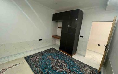 ویلا در شهر ارجمند (روستا اهنز) واقع شده است.
اقامتگاه در محیطی آرام روستایی و غیر بومی واقع است.
ویلا دربست است.
بافت محله ویلا روستایی و مسیر دسترسی به اقامتگاه آسفالت می باشد.
وضعیت آنتن دهی همراه اول، ایرانسل و رایتل عالی می باشد.