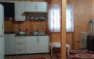 این کلبه در داخل آب ساخته شده و دارای چشمه اختصاصی است.
این کلبه با ویو زیبا در ماسال قرار دارد.
مهمترین ویژگی این کلبه قرار گیری در موقعیت عالی بسیار دنج با حریم خصوصی مناسب می توان اشاره کرد.