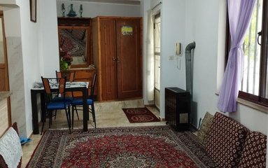 اقامتگاه در نزدیکی دریا، کوه و تله کابین و رستوران کشتی واقع شده است و دسترسی نزدیک به سوپرمارکت و نانوایی دارد.