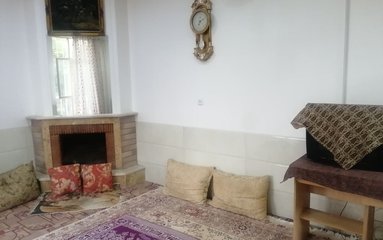 از آوردن ضبط، اسپیکر و بلندگو به اقامتگاه خودداری شود.
اقامتگاه دارای حوض اب می باشد.