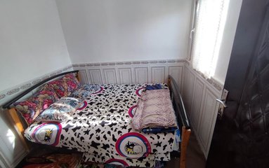 ویلا در شهر چهارباغ (کیانمهر) واقع شده است.
اقامتگاه در محیطی آرام شهرکی و غیر بومی واقع است.
اقامتگاه دارای نگهبان می باشد.
وضعیت آنتن دهی همراه اول، ایرانسل و رایتل عالی می باشد.
بافت محله ویلا روستایی و مسیر دسترسی به اقامتگاه 100 متر خاکی می باشد.
ویلا دربست است.