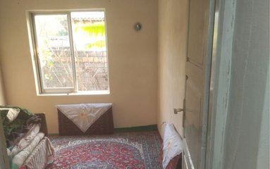 ویلا در شهر قائم شهر واقع شده است. اقامتگاه در محیطی آرام ویلایی و بومی واقع است.
وضعیت آنتن دهی همراه اول، ایرانسل و رایتل عالی می باشد.