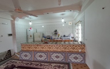 این ویلا یک سوییت کامل تک خوابه در جاده فیروزکوه شهرستان سوادکوه شمالی روستای برنجستانک بالا با فاصله ۸ کیلومتری از شهر شیرگاه واقع شده و مسیر آن تا خود ویلا آسفالت است.
از جاذبه های اصلی این روستا مجتمع و دهکده تفریحی توریستی سد برنجستانک است که با ویلا حدود ده دقیقه پیاده روی دارد،فروشگاه مواد غذایی هم درون سد و هم کنار سد موجود است.
فضای سبز باغچه و حیاط و ویو ابدی رو به جنگل و رشته کوه های البرز از جمله زیبایی های این ویلا است.
