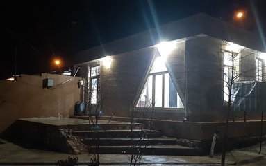 دسترسی اقامتگاه به سوپرمارکت 3 کیلومتر (داخل امامزاده ) است.
فاصله اقامتگاه تا امام زاده حاج بختیار 3 کیلومتر، تا امامزاده سید عیسی 10 دقیقه و تا چشمه و آبشار 5 دقیقه است.