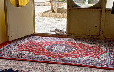 این اقامتگاه در قمصر کاشان واقع شده است.