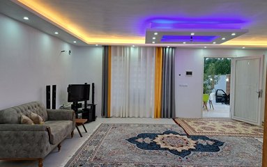 ویلا در شهر چهارباغ واقع شده است. اقامتگاه در محیطی آرام روستایی و غیر بومی واقع است.
اقامتگاه دارای نگهبان می باشد.
ویلا دربست است.