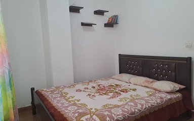 ویلا در شهر رامسر (طالش محله فتوک) واقع شده است.
اقامتگاه در محیطی آرام ویلایی و بومی واقع است.
اقامتگاه دارای دوربین مداربسته در ورودی اقامتگاه و محوطه اقامتگاه می باشد