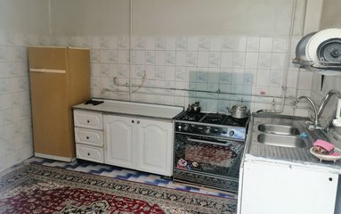 سوئیت در شهر مهاباد (ملاجامی) واقع شده است.
دسترسی به (ملاجامی) از کارگر امکان پذیر است.
اقامتگاه در محیطی آرام آپارتمانی و بومی واقع است.