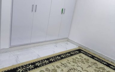 آپارتمان در شهر بوشهر واقع شده است.
اقامتگاه در محیطی آرام آپارتمانی و بومی واقع است.
آپارتمان دربست است.