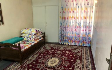 چهارخوابه فرخ منش، پونه فرخ منش