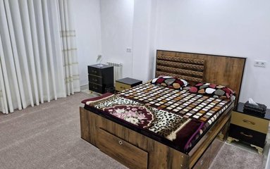 ویلا در شهر بوشهر واقع شده است. اقامتگاه در محیطی آرام ویلایی و بومی واقع است.
اقامتگاه دارای دوربین مداربسته در ورودی می باشد.