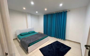ویلا در شهر سرخرود واقع شده است.
اقامتگاه در محیطی آرام ویلایی و بومی واقع است.
استخر ویلا مجهز به تصفیه 24 ساعته و اتوماتیک می باشد.
بافت محله ویلا ساحلی و مسیر دسترسی به اقامتگاه آسفالت می باشد.
وضعیت آنتن دهی همراه اول، ایرانسل و رایتل عالی می باشد.
اقامتگاه قبل از ورود میهمان بطور کامل نظافت خواهد شد.