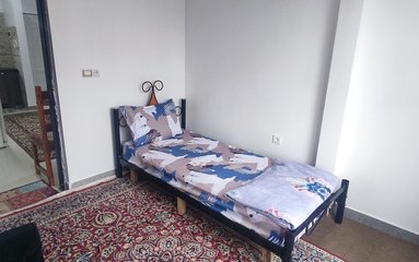 ویلا در شهر شیرگاه (روستای رضا آباد ) واقع شده است.
اقامتگاه در محیطی آرام روستایی و بومی واقع است.