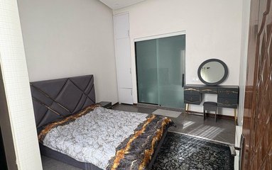 ویلا در شهر چهارباغ در منطقه سهیلیه سنقر آباد واقع شده است.
اقامتگاه در محیطی آرام ویلایی و غیر بومی واقع است.
ویلا دربست است.
وضعیت آنتن دهی همراه اول، ایرانسل و رایتل عالی می باشد.
بافت محله ویلا روستایی و مسیر دسترسی به اقامتگاه 200 متر خاکی می باشد.