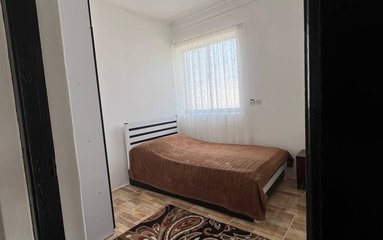 ویلا در شهر رودسر واقع شده است. اقامتگاه در محیطی آرام ویلایی و آپارتمانی و بومی واقع است.
اقامتگاه دارای دوربین مداربسته در حیاط می باشد.
