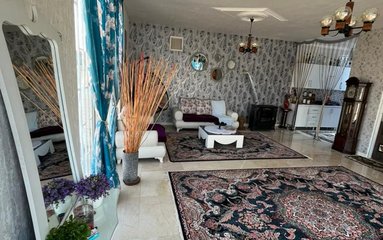 ویلا در شهر چهارباغ (روستای زکی آباد) واقع شده است.
اقامتگاه در محیطی آرام ویلایی و غیر بومی واقع است.
ویلا دربست است.
اقامتگاه دارای نگهبان می باشد.