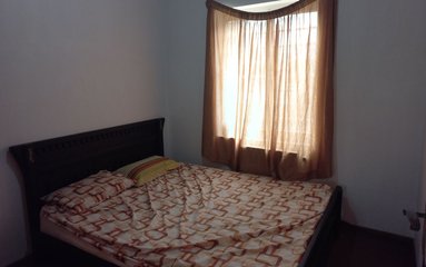ویلا در شهر نشتارود (روستایی سربود) واقع شده است. اقامتگاه در محیطی آرام ویلایی و غیر بومی واقع است.