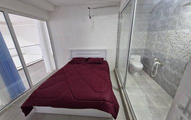ویلا در شهر سرخرود واقع شده است.
اقامتگاه در محیطی آرام ویلایی و بومی واقع است.
ویلا دربست است.
بافت محله ویلا شهری و مسیر دسترسی به اقامتگاه آسفالت می باشد.
وضعیت آنتن دهی همراه اول، ایرانسل و رایتل عالی می باشد.