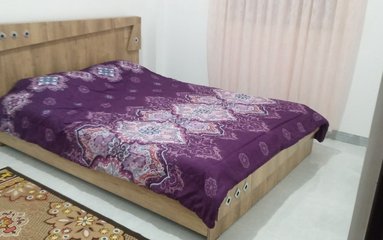 ویلا در شهر رامسر (ساداتشهر) واقع شده است.
اقامتگاه در محیطی آرام ویلایی و بومی واقع است.
بافت محله ویلا شهری و مسیر دسترسی به اقامتگاه 6 متر خاکی می باشد.
وضعیت آنتن دهی همراه اول، ایرانسل و رایتل عالی می باشد.