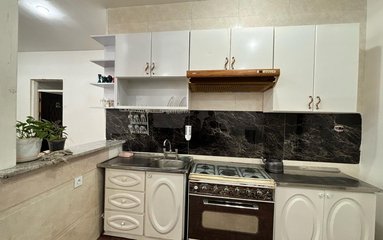 ویلا در شهر دزفول (کوچه باغ پردیس ) واقع شده است. اقامتگاه در محیطی آرام ویلایی و بومی واقع است.
اقامتگاه دارای نگهبان داخل کوچه می باشد.