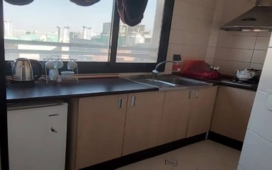 یک خوابه افتخار - طبقه سوم واحد 4، علی طاهری