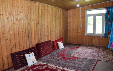 آشپزخانه و سرویس مشترک است.