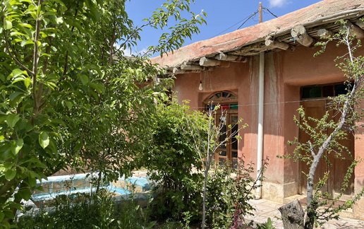 رزرو ویلا دوخوابه سنتی باغ بهشت روئین