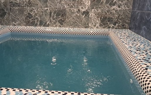 اجاره کلبه دوخوابه سوئیسی استخردار آبگرم ابراهیمی