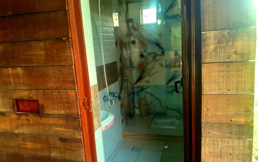 اجاره کلبه دوخوابه جنگلی چوبی زرین دشت
