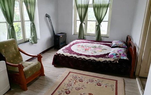 رزرو کلبه دوخوابه سنتی گل سرخ