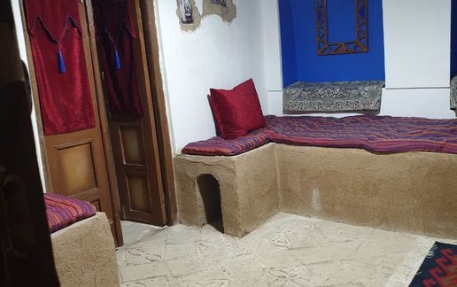 رزرو بوم گردی قلعه تاریخی کریم خان - واحد خان ۱