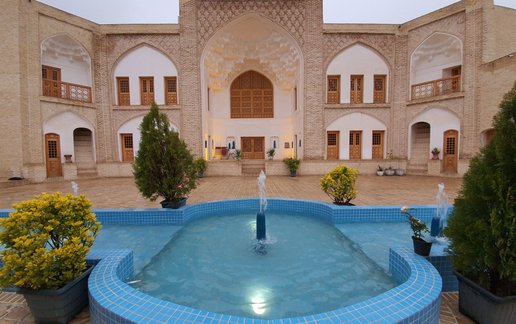 رزرو بوم گردی عمارت حاکم 1 - افسانه عشق