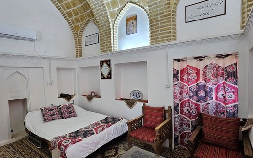 اجاره بوم گردی عمارت حاکم 1 - واحد شیرین و فرهاد
