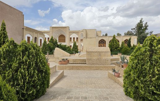اجاره بوم گردی عمارت حاکم 1 - واحد شیرین و فرهاد