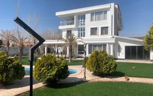 رزرو ویلا چهارخوابه استخردار آبگرم نگارستان