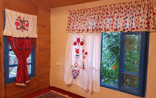 بوم گردی آوش - کلبه کاج، واحدهور