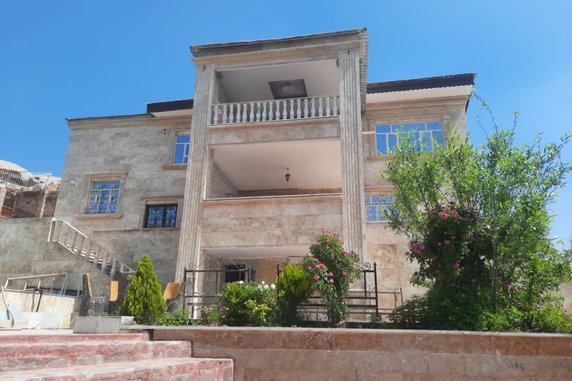 رزرو ویلا سه خوابه استخردار آبگرم عمارت نگین کوهستان