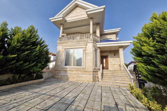 اجاره ویلا سه خوابه دوبلکس استخردار آبگرم ارکیده روزبان