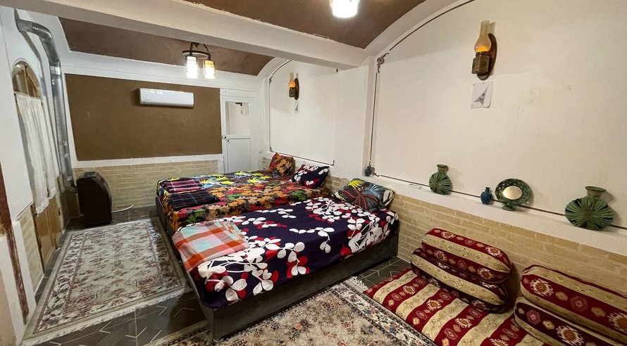 اقامتگاه سنتی کریمخان بیدگل - 1